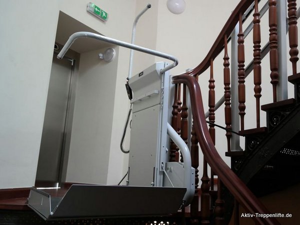 Treppenlifte in Augsburg – AKTIV 🥇: ️ Sitzlifte, Senkrechtlifte